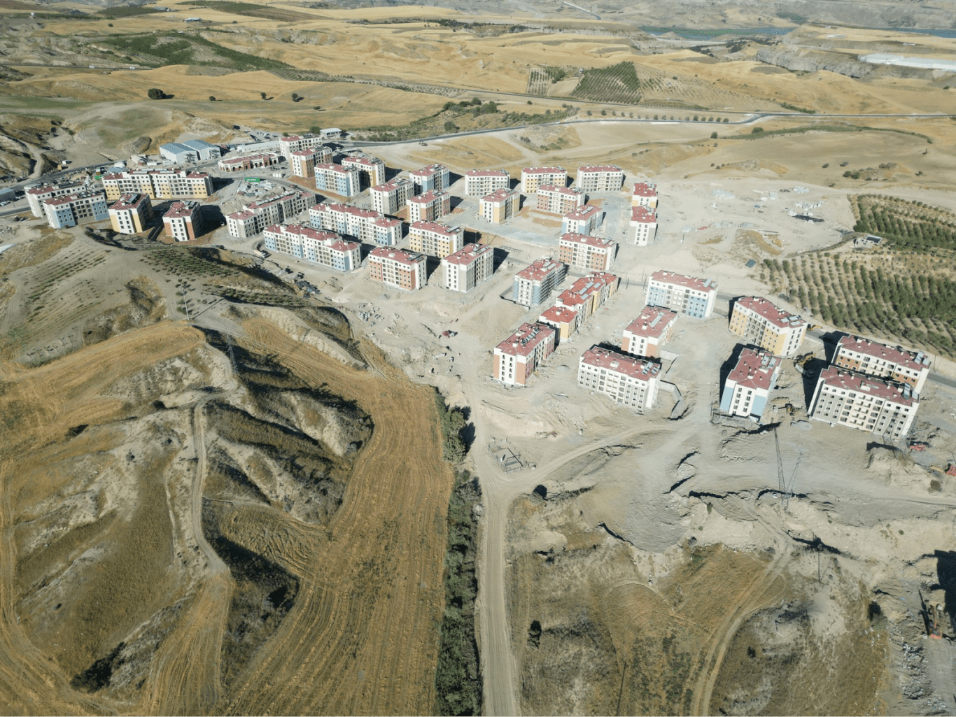 Adıyaman Kahta Deprem Konutları İnşaatı İle Altyapı Ve Çevre Düzenleme İşi