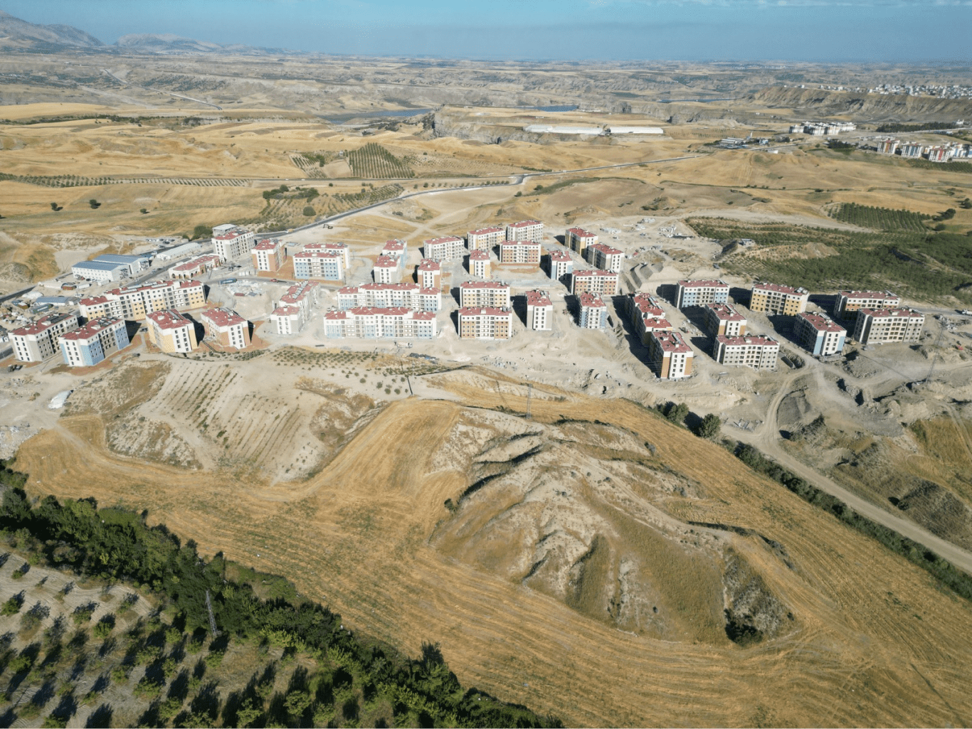 Adıyaman Kahta Deprem Konutları İnşaatı İle Altyapı Ve Çevre Düzenleme İşi