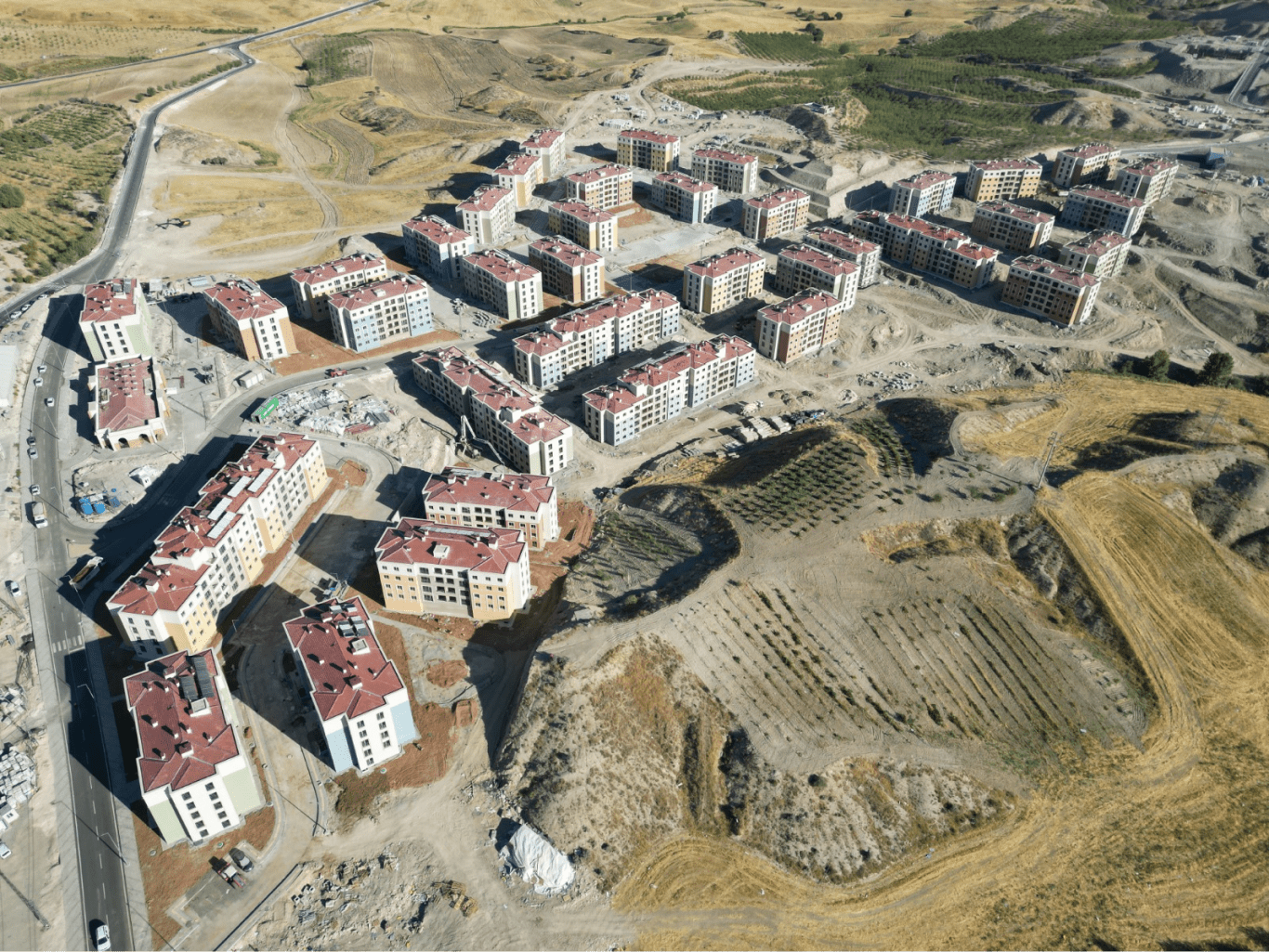 Adıyaman Kahta Deprem Konutları İnşaatı İle Altyapı Ve Çevre Düzenleme İşi